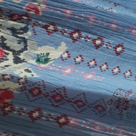 Angie Boho Blue Floral Cold Shoulder Top Size Medium - Picture 11 of 13